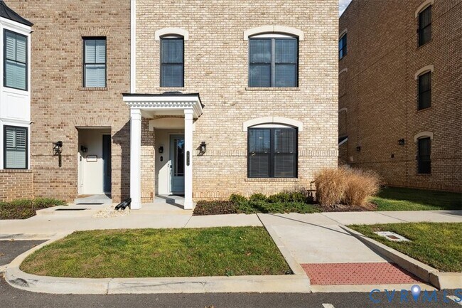 1722 Old Brick Rd in Glen Allen, VA - Foto de edificio - Building Photo