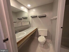 615 Center St in Herndon, VA - Building Photo - Building Photo