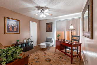 The Ridge in Tyler, TX - Building Photo - Interior Photo