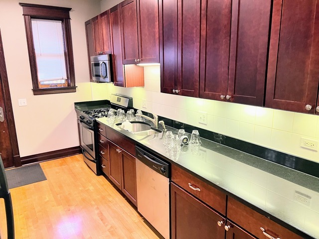 2107 W North Ave, Unit 1 in Chicago, IL - Foto de edificio - Building Photo