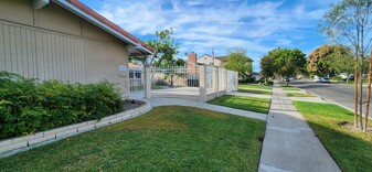 2922 Copa De Oro Dr in Los Alamitos, CA - Building Photo - Building Photo