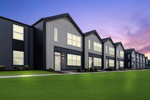 Ivy Townhomes at Lakeshore Commons