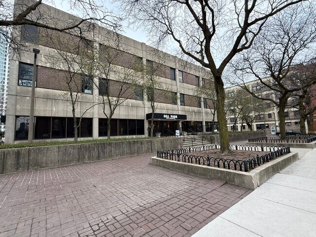 839 W Sheridan Rd in Chicago, IL - Foto de edificio - Building Photo