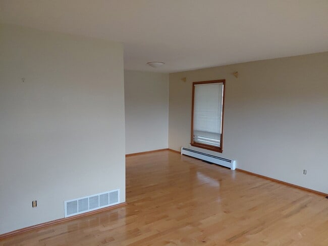 4321 N 99th St in Wauwatosa, WI - Foto de edificio - Building Photo