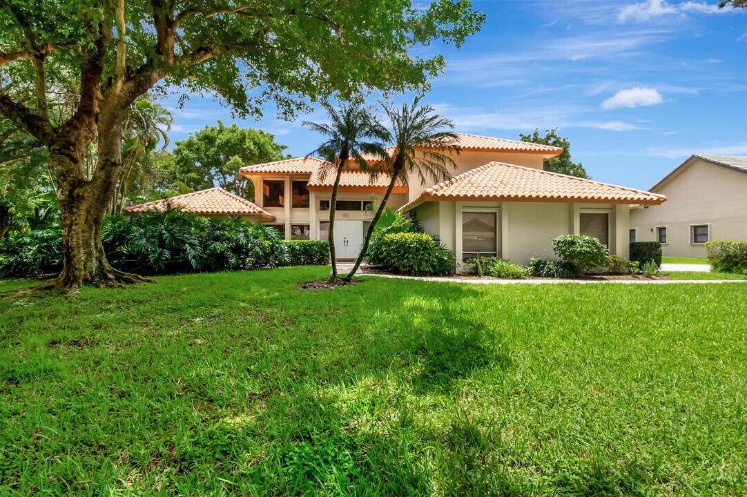 2244 NW 39th Dr in Boca Raton, FL - Foto de edificio