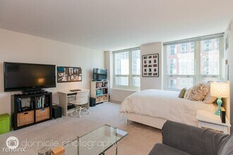 345 N LaSalle St in Chicago, IL - Building Photo - Building Photo
