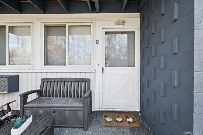 property at 4 Wyndover Woods Ln