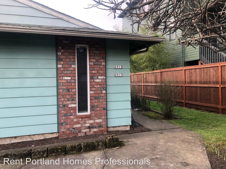 2913 SE 19th Ave in Portland, OR - Building Photo