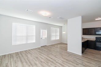 3210 Honeysuckle Dr in Texas City, TX - Building Photo - Building Photo