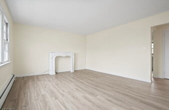 161 Delafield Ave in Lyndhurst, NJ - Building Photo - Building Photo