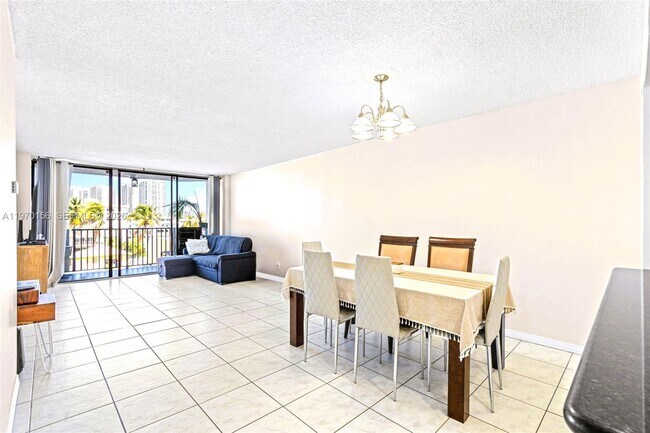 3703 NE 166th St in Miami, FL - Building Photo - Building Photo