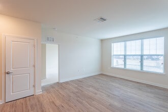 Orchard Park at Ballenger Run in Frederick, MD - Foto de edificio - Interior Photo