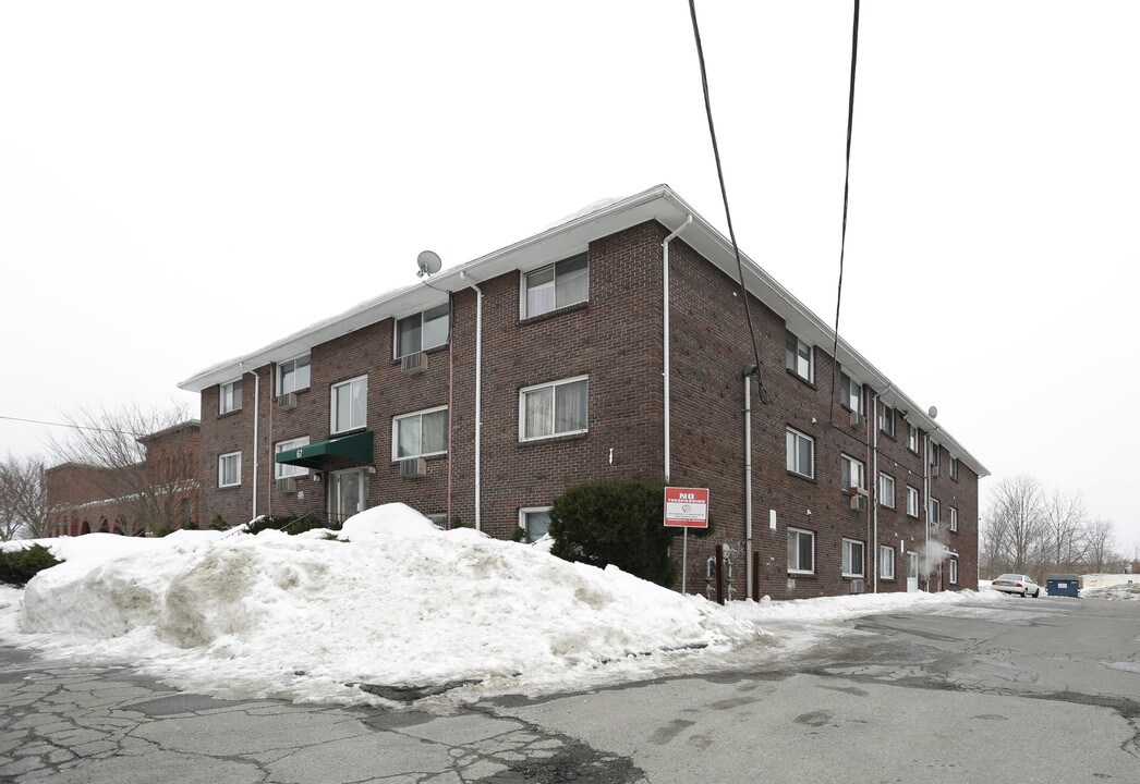 67 Newton St in Lawrence, MA - Foto de edificio