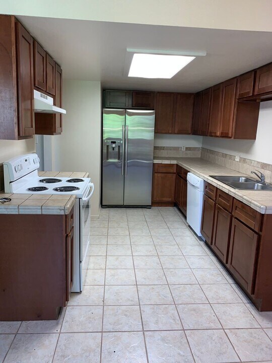 3701 Colonial Dr in Modesto, CA - Building Photo