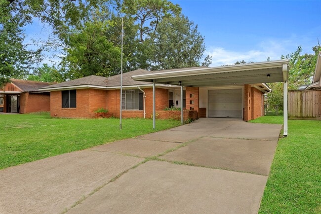 1027 Stonecrest Dr in Houston, TX - Building Photo - Building Photo