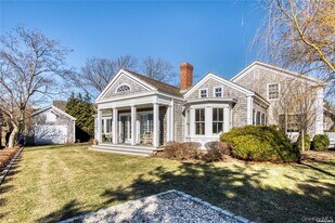 1800 Village Ln in Orient, NY - Building Photo