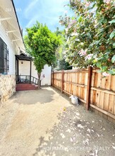 1936 New England St in Los Angeles, CA - Building Photo - Building Photo