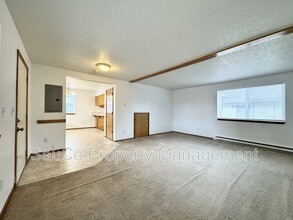 339 NE 4th Ave in Hillsboro, OR - Building Photo - Building Photo