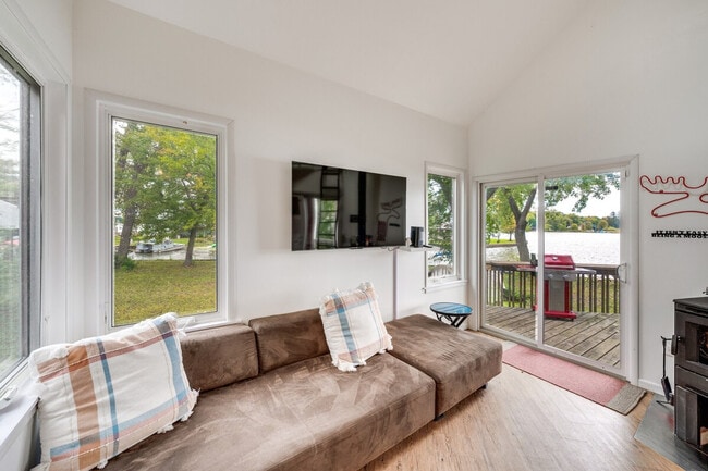 35831 N Cedar Is in Fox Lake, IL - Building Photo - Building Photo