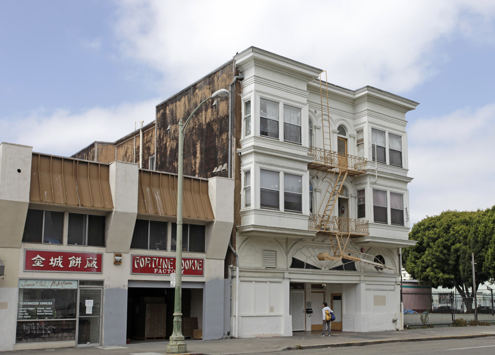 267-271 12th St in Oakland, CA - Building Photo