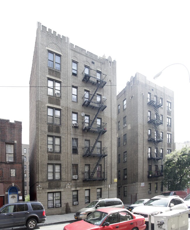 227 E 203rd St in Bronx, NY - Building Photo - Building Photo