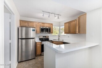 1880 E Morten Ave in Phoenix, AZ - Foto de edificio - Building Photo