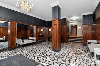 301 W 10th St in Charlotte, NC - Foto de edificio - Building Photo