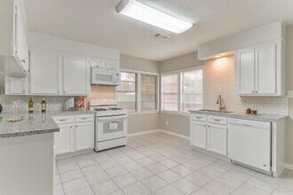 12109 22nd St in Santa Fe, TX - Building Photo - Building Photo