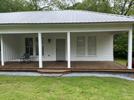 312 Market St, Unit B in Water Valley, MS - Building Photo
