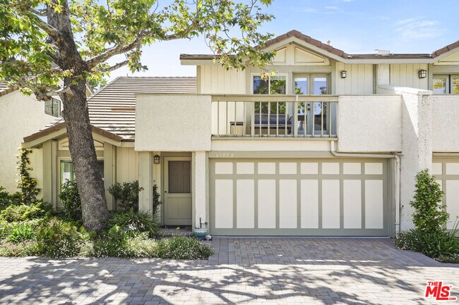 property at 6505 Dume Dr