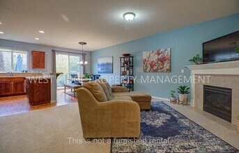 3072 SE Kingswood Ave in Hillsboro, OR - Building Photo - Building Photo