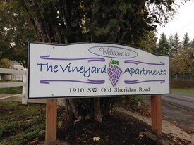 1910 SW Old Sheridan Rd, Unit C303 in McMinnville, OR - Building Photo