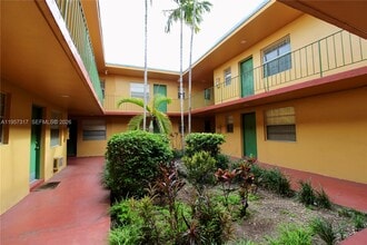 2290 NW N River Dr in Miami, FL - Building Photo - Building Photo