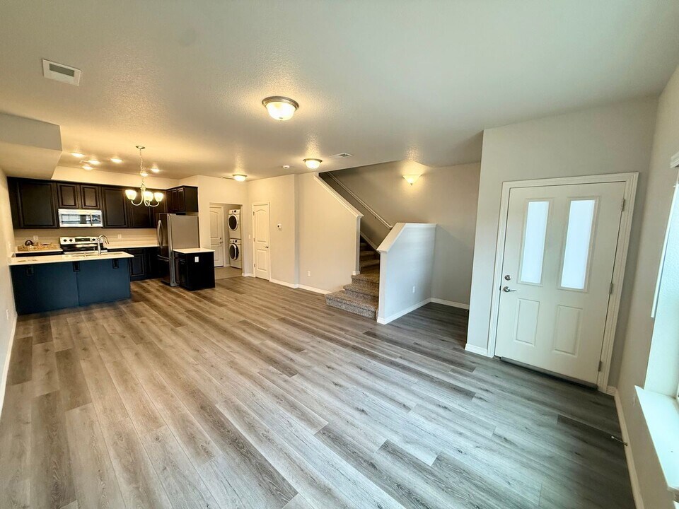 876 Winding Brk Dr in Berthoud, CO - Foto de edificio