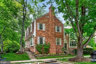 2832 Kelly Square in Vienna, VA - Building Photo