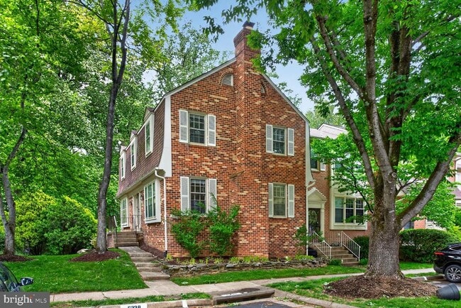 property at 2832 Kelly Square