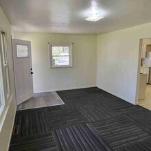 2050 Reggie Dr in Benton Harbor, MI - Foto de edificio - Building Photo