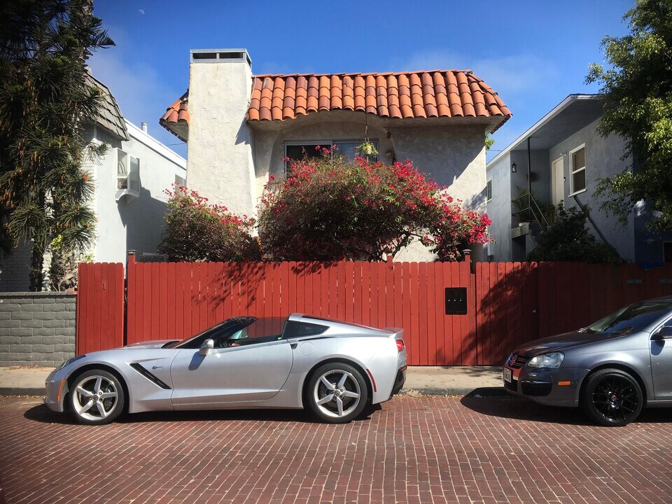 32 18th Ave, Unit 2 in Venice, CA - Building Photo