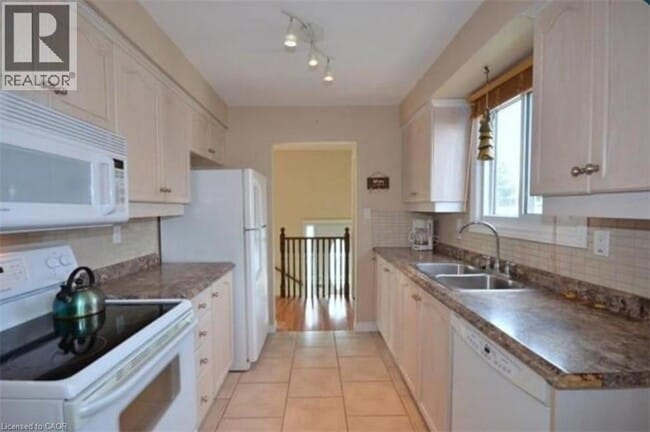 370 E 24th St in Hamilton, ON - Building Photo - Building Photo