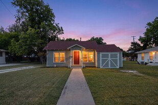913 17th St in Plano, TX - Building Photo