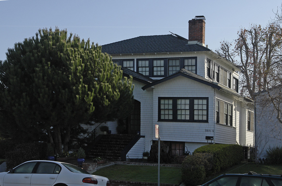 3251-3251B Fernside Blvd in Alameda, CA - Foto de edificio