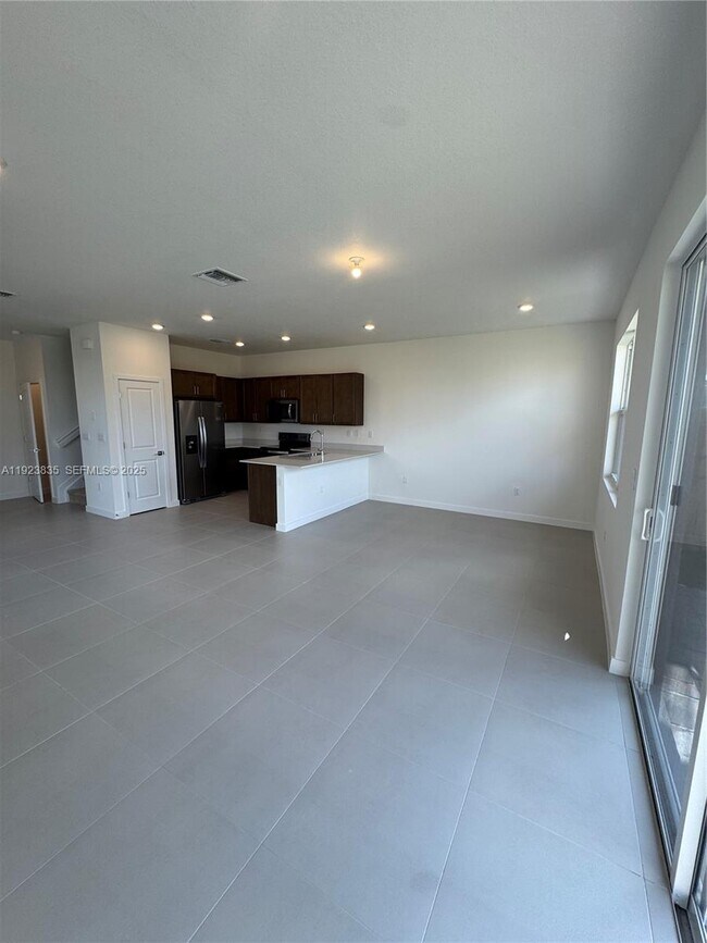 196 NE 13th Ave in Homestead, FL - Building Photo - Building Photo