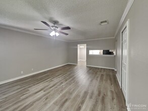 206 Royal Dr in Converse, TX - Building Photo - Building Photo
