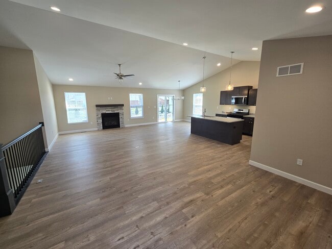 5 Anita Ct in Maryville, IL - Foto de edificio - Building Photo