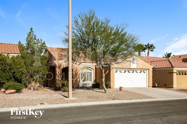 8004 Verde Springs Dr in Las Vegas, NV - Building Photo - Building Photo