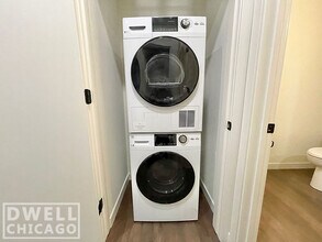 403 W Chicago Ave, Unit 1 Bed in Chicago, IL - Foto de edificio - Building Photo