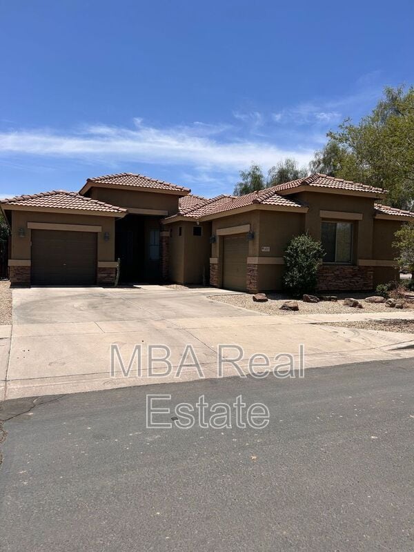 1407 E Gary Way