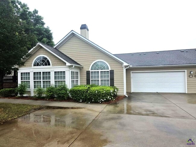 property at 402 Nandina Ct