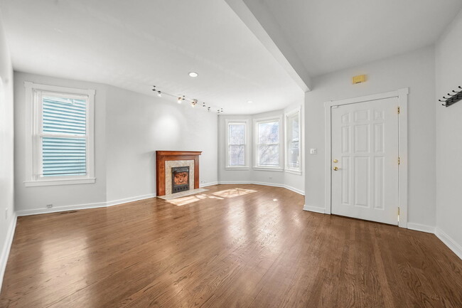 7250 N Rogers Ave in Chicago, IL - Building Photo - Building Photo