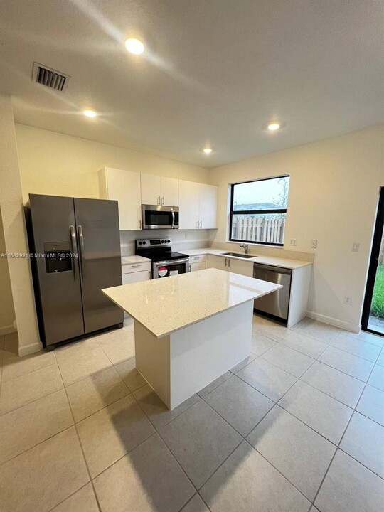 23414 SW 127th Pl in Homestead, FL - Foto de edificio